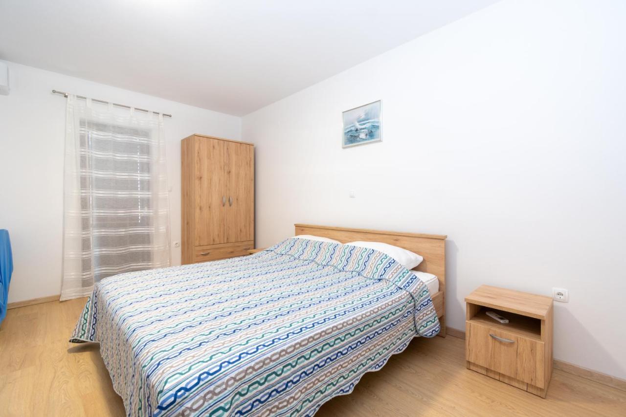 Apartments By The Sea Mandre, Pag - 3084 Kolan Eksteriør bilde