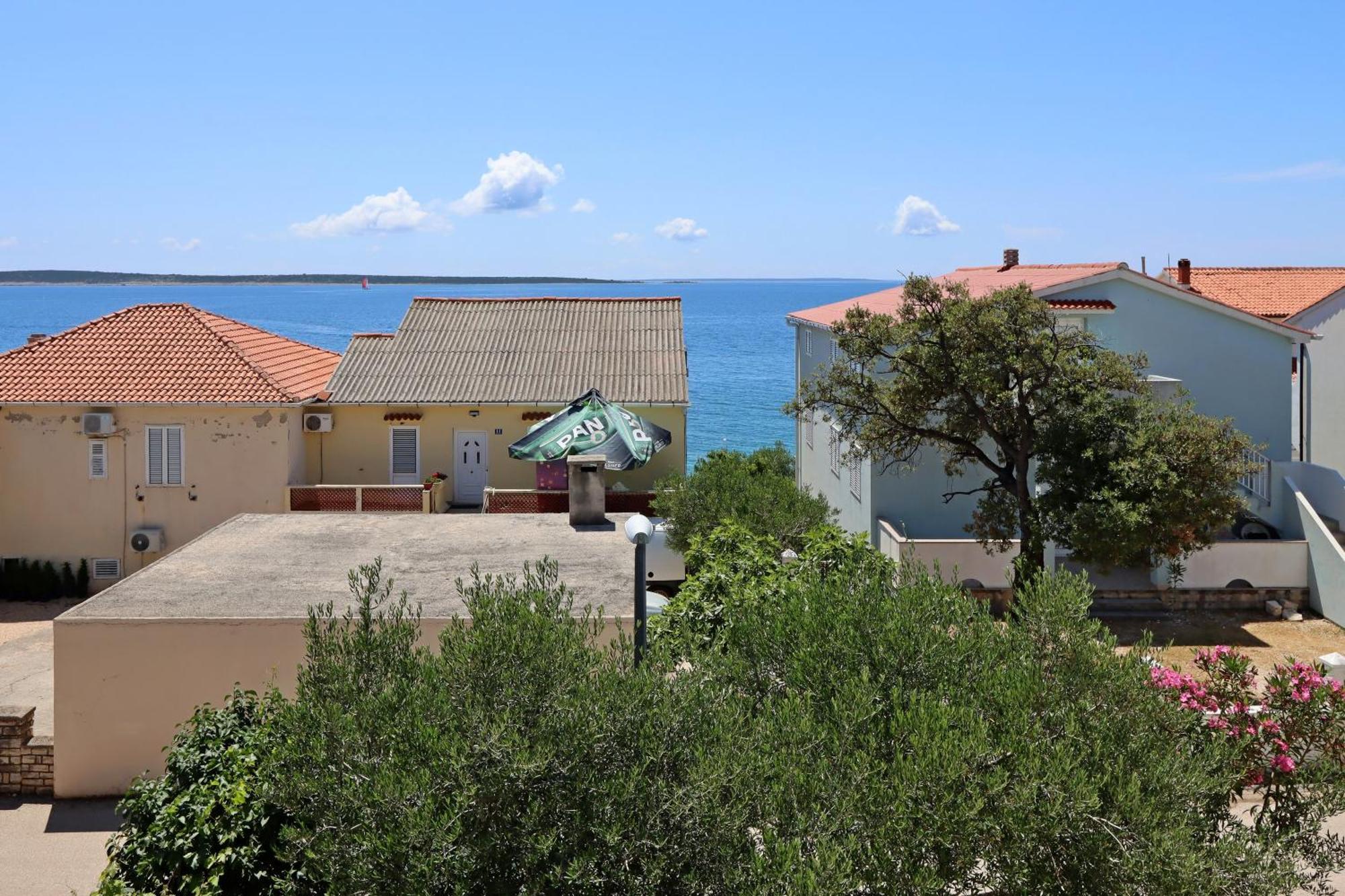 Apartments By The Sea Mandre, Pag - 3084 Kolan Eksteriør bilde