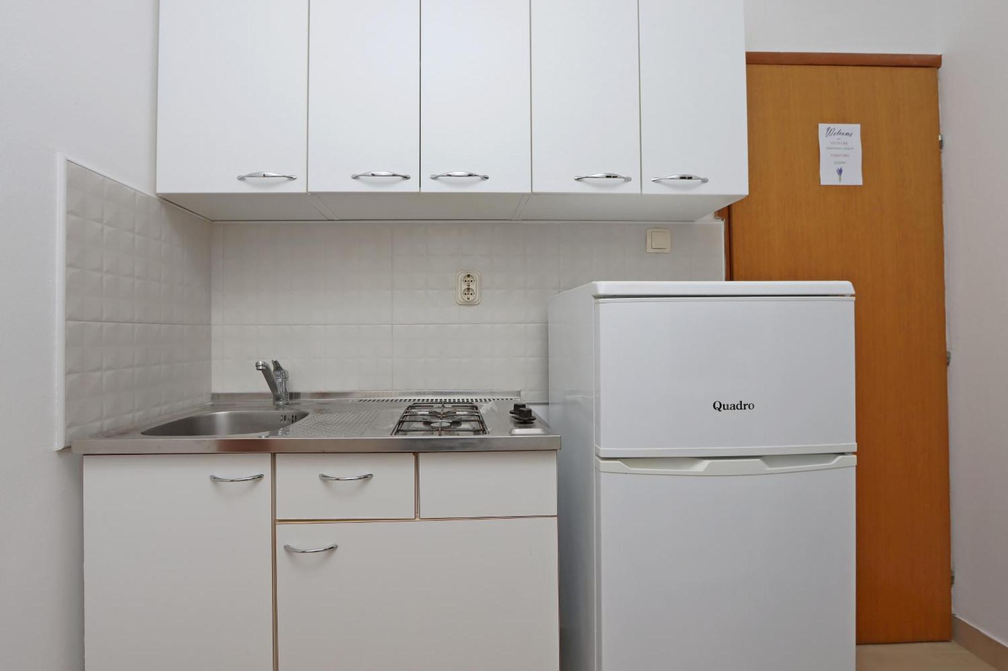 Apartments By The Sea Mandre, Pag - 3084 Kolan Rom bilde