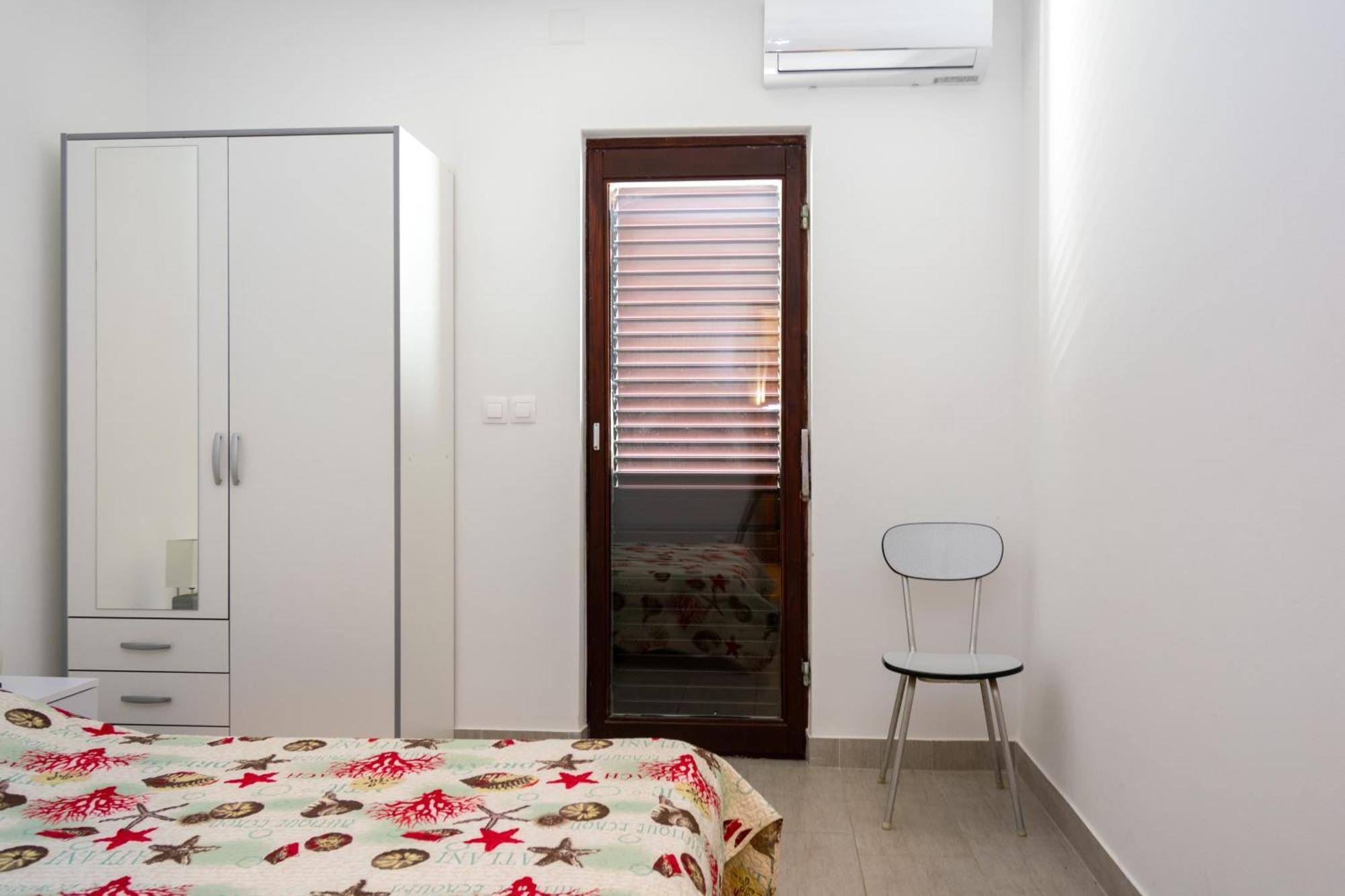 Apartments By The Sea Mandre, Pag - 3084 Kolan Rom bilde