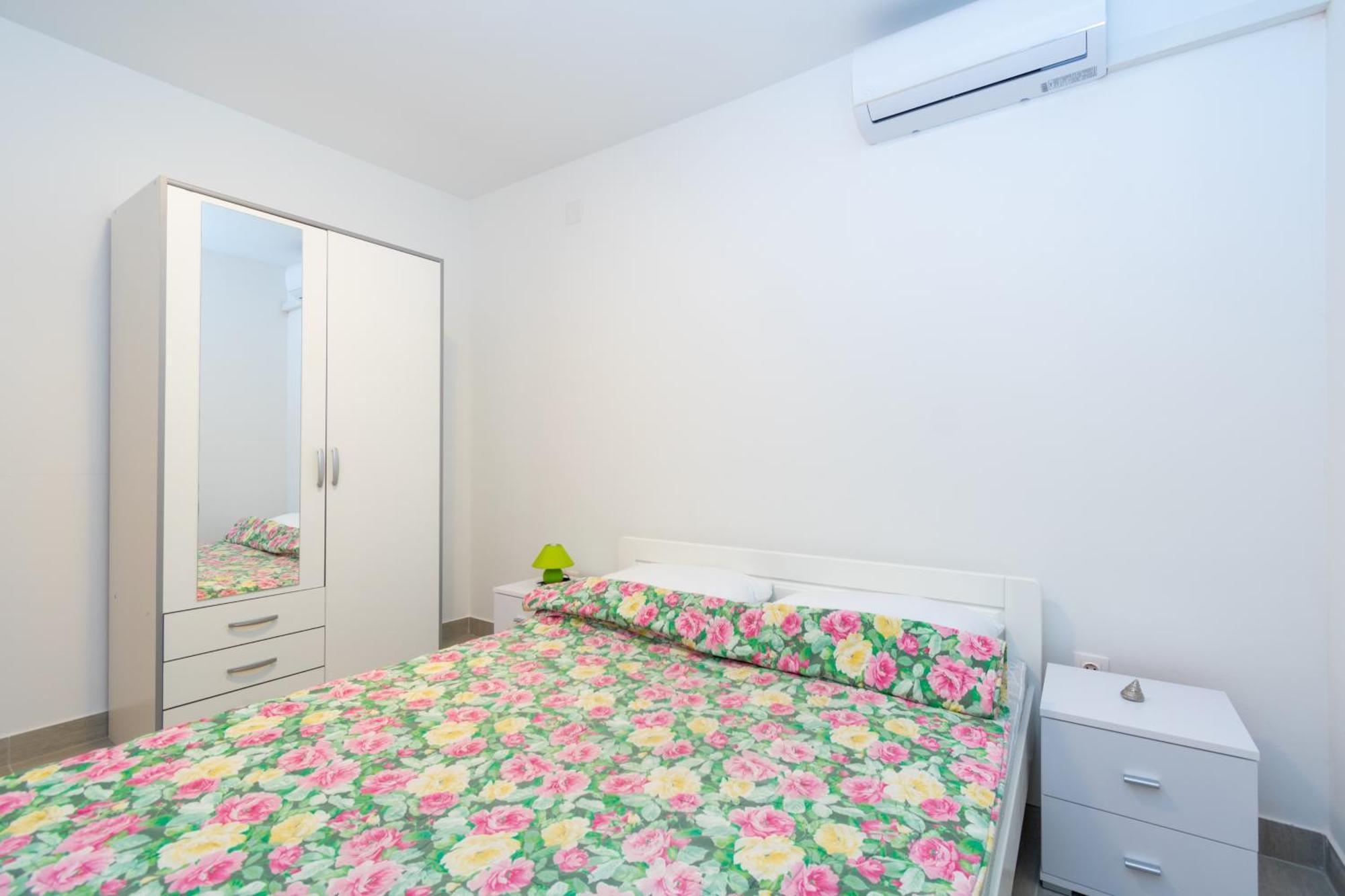 Apartments By The Sea Mandre, Pag - 3084 Kolan Rom bilde