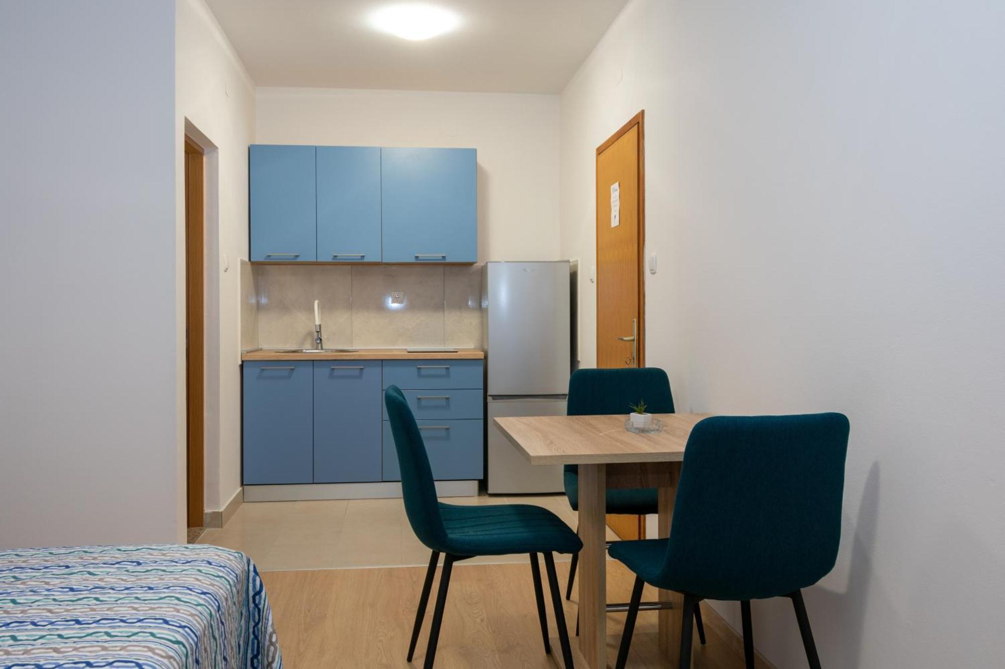 Apartments By The Sea Mandre, Pag - 3084 Kolan Rom bilde